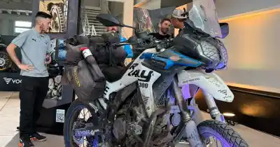 Rodó 100.000 km en menos de dos años y la moto llegó a Mendoza sin lavar: la historia detrás