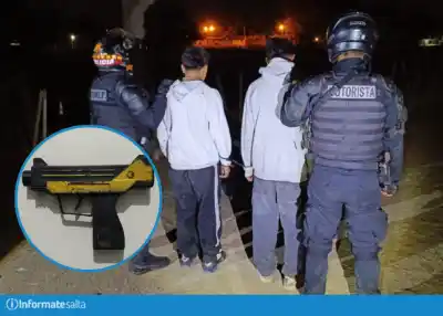 Dos motochorros escapaban por Tartagal, pero la Policía no esperaba lo que llevaban encima