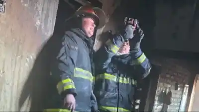 Incendio en Centenario: buscaban a un nene de 8 años mientras las llamas devoraban la casa