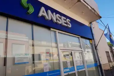 Le pagaron por sus trámites de ANSES, pero lo que recibieron después encendió todas las alarmas