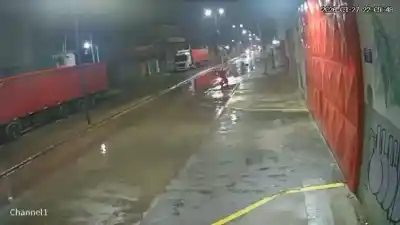 Gendarme reacciona a balazos tras intento de robo en plena avenida: un muerto y un herido crítico
