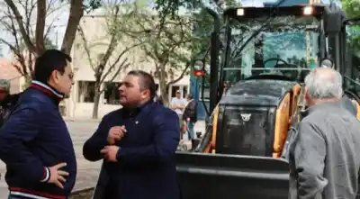 Metán presentó una máquina nueva frente al municipio: en qué se va a usar
