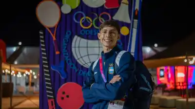 Tiene 20 años, es 8° del mundo en karate y una promesa lo dejó sin palabras en plena Rosario
