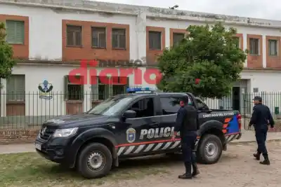 Le robaron las zapatillas adentro de una escuela católica y la Policía fue a ver a la directora
