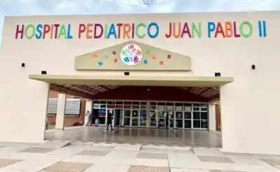 Cruzó a metros de una escuela y el auto la embistió: qué se sabe de su estado