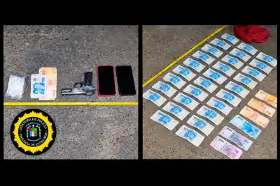 Lo esperaban en un control, huyeron, cayeron de la moto y la Policía no podía creer lo que largaron