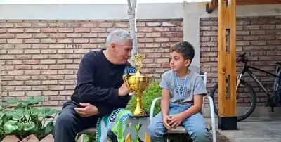 Un nene de 9 años pedal a pedal en Sarmiento: lo que hizo en Santiago del Estero dejó a todos hablando