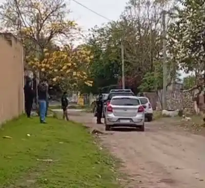 Metán: la Duster que huyó de Gendarmería terminó acorralada, pero lo que llevaba atrás complicó todo