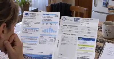 El plan que busca que las deudas no te dejen sin luz, gas ni agua