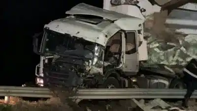 Dos camiones chocaron en la Ruta 22: hay un muerto y el dato que nadie puede explicar