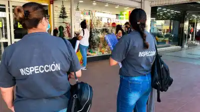 Violento ataque a un inspector municipal en La Banda: fracturas y un detenido tras intentar requisar un carro de comida
