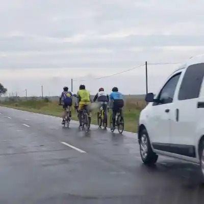 Caminan bajo la lluvia hacia Itatí: el detalle que nadie esperaba en pleno trayecto