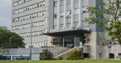 Choque en Godoy Cruz: joven de 19 años queda grave tras impactar contra un colectivo