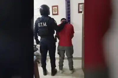 Dejó la mochila colgada en la moto y se la llevaron: las cámaras revelaron algo clave