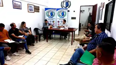 Aceptaron su licencia y a las 48 horas lo devolvieron al poder: el "operativo retorno" que sacude a la Liga Santotomeña