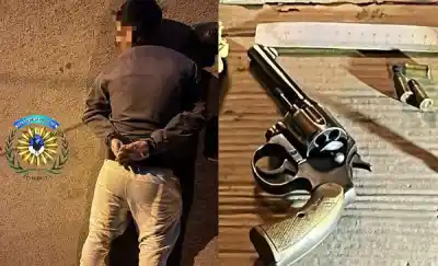 Patrullaban la madrugada en Trelew y se toparon con dos jóvenes armados: uno no llegó lejos