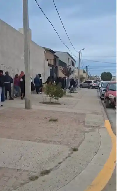 El turno que todos quieren: la postal que se repite en Comodoro y enciende el debate