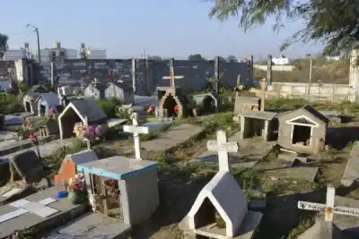 Entraron al cementerio de La Banda y se llevaron todo lo que brillaba: lo que encontraron después los dejó en evidencia