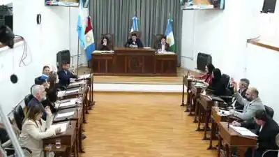 Pidió licencia en el Concejo y apuntó contra un tribuno de la oposición por lo que publicó en redes