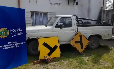 Lo interceptaron en plena ruta y la motosierra los dejó sin palabras