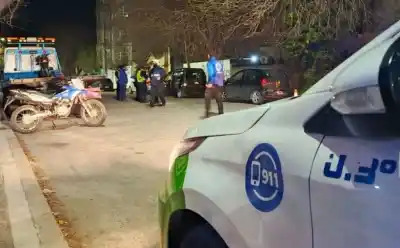 Le pidieron el test de alcoholemia en Roca, aceleró y casi atropella a una policía: lo que pasó después