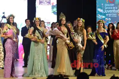 Santiago ya tiene reina estudiantil: la coronación que emocionó al Teatro 25 de Mayo