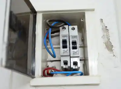Alerta en El Rodeo: el peligro que detectaron en los pilares de luz