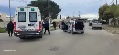 Iba manejando por el barrio Pueyrredón y terminó internado: el violento choque que nadie vio venir