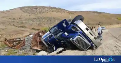 Manejaba a 70 km/h cuando el viento lo traicionó en la Ruta 3: el camión quedó hecho pedazos