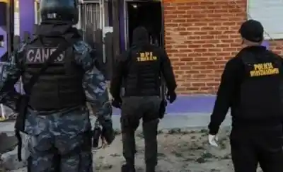 Siete allanamientos en Trelew: lo que la policía encontró en las casas de los sospechosos