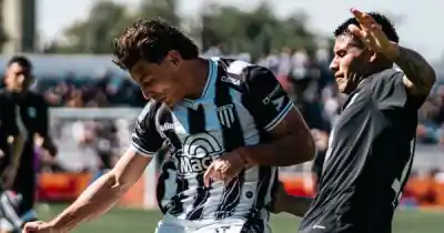 Gimnasia y Riestra no se sacaron ventaja en un final que nadie se esperaba