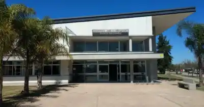 Un adolescente armado entró a la escuela y dejó un saldo de terror: el dramático estado de los heridos