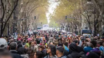 La bronca que une a jubilados, estudiantes y trabajadores: la marcha que hizo temblar al Gobierno