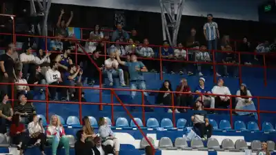 Compraron su entrada, viajaron a Neuquén y se encontraron con algo raro en las tribunas del Ruca Che