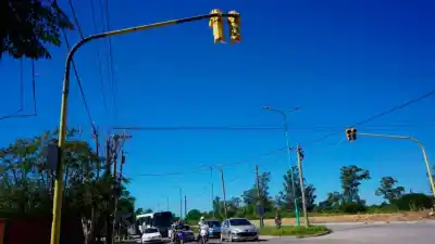 Por sexta vez en la misma esquina: el extraño caso del cableado que desaparece y deja a todos en peligro