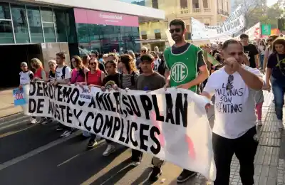 Miles marcharon en Rosario y la izquierda ya apunta a un acto clave