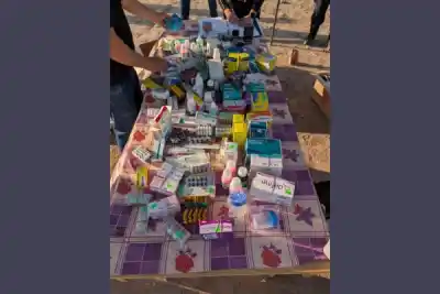 Entraron a controlar la feria del Siglo XIX y se toparon con algo que no debía estar ahí