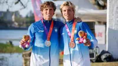 Los hermanos Giorgis volaron sobre el agua y desataron la locura en el Lago Sur