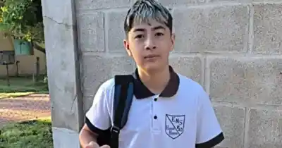 Un adolescente ingresó armado al patio de su escuela y lo que sucedió dejó a todos en shock