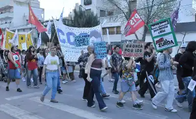 Marcharon en Santa Rosa contra Milei: el documento que leyeron y el pedido que los une