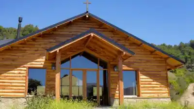 El templo escondido junto al Lácar que casi nadie conoce y guarda un siglo de secretos