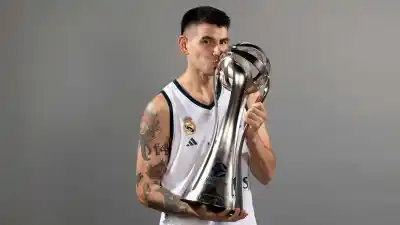 Deck la rompió en Abu Dabi y el Real Madrid se quedó con un título inédito