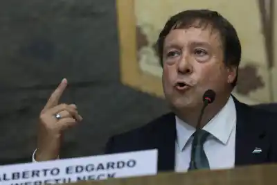 Weretilneck juega solo: la estrategia que incomoda hasta adentro de Juntos