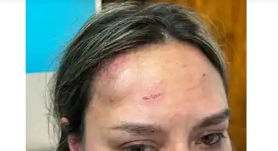 Amenazó a una maestra, volvió al día siguiente y golpeó a dos directoras: ahora dormirá en su casa