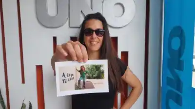 Grabó su disco entero en su casa: hasta la cadena del inodoro suena en una canción