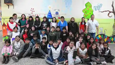 En un aula de Roca una enfermera encontró chicos con males de adultos y encendió la alarma