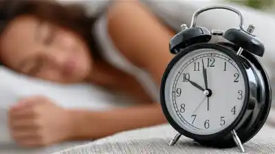 ¿Tu cuerpo te despierta antes de la alarma? La ciencia explica por qué pasa