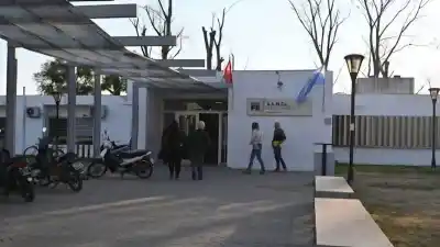 Dos pibes volvían a su casa y una moto los sorprendió en Santo Tomé: uno terminó en el SAMCO