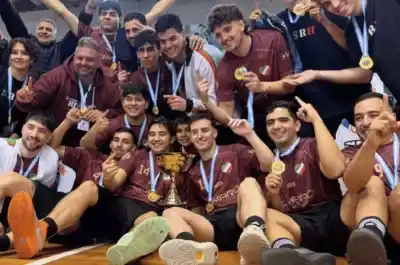 Villa Mercedes toca el cielo: el equipo que se metió en la historia del cestoball argentino