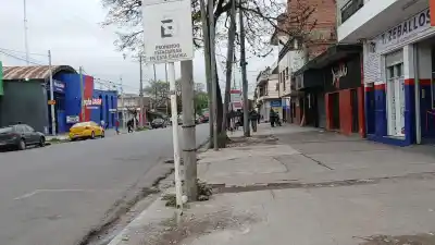 Vecinos de barrio Gorriti ya no aguantan lo que pasa cada noche frente a los bares
